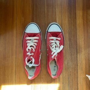 Men’s size 8 red Airwalks, only worn a few times and are in great condition